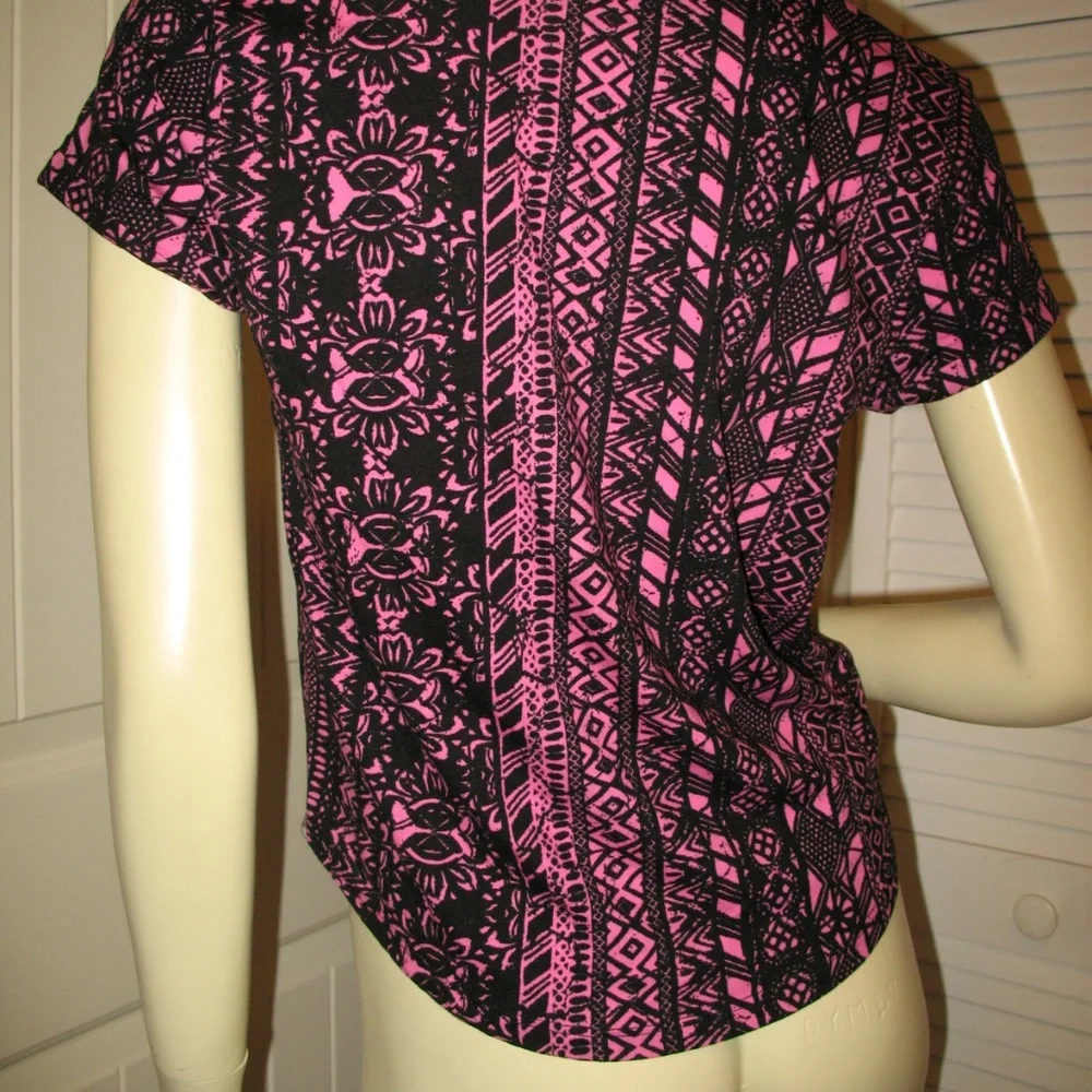 Y2K New Womens Crop Top sz Small High-Low Aztec Print Tribal Pattern Pink Black - Picture 7 of 7